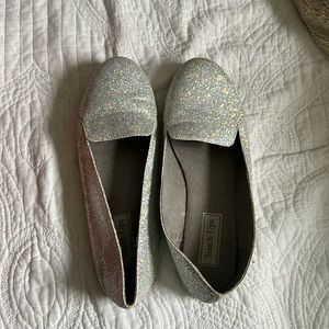 Silver sparkling flat shoes